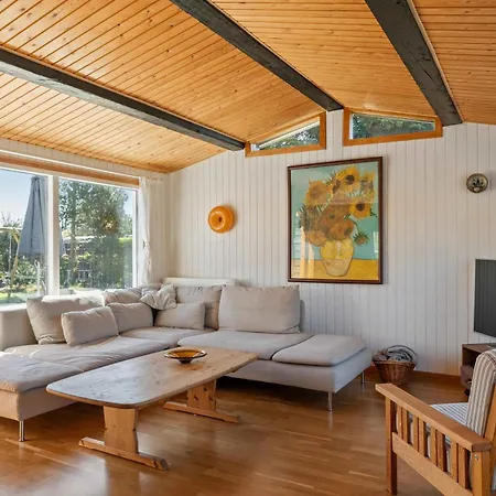 Cozy Near The 度假居 Bøtø By